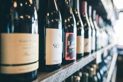 The natural wines cellars in the 11th district