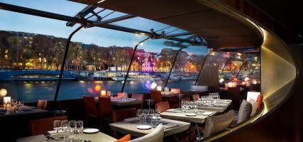 Un dîner croisière sur la Seine